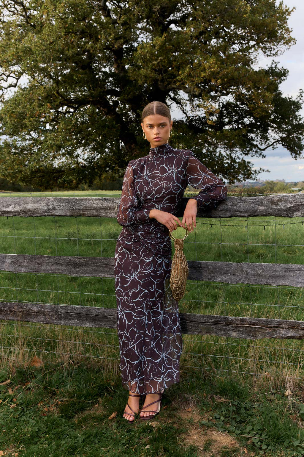 Vestido Solene Floreza Marrón